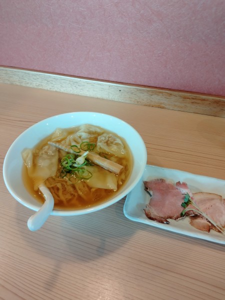 「白醤油ワンタン麺」@地鶏らーめん とりじの写真