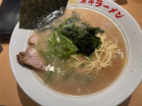 「ラーメン680円」@○新 ネギラーメン 新橋店の写真