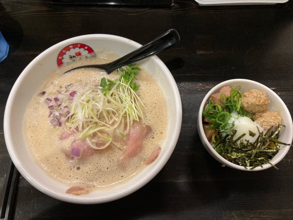 「とりとん醤油880円＋ミニよくばり丼セット300円」@らぁ麺 きくはんの写真