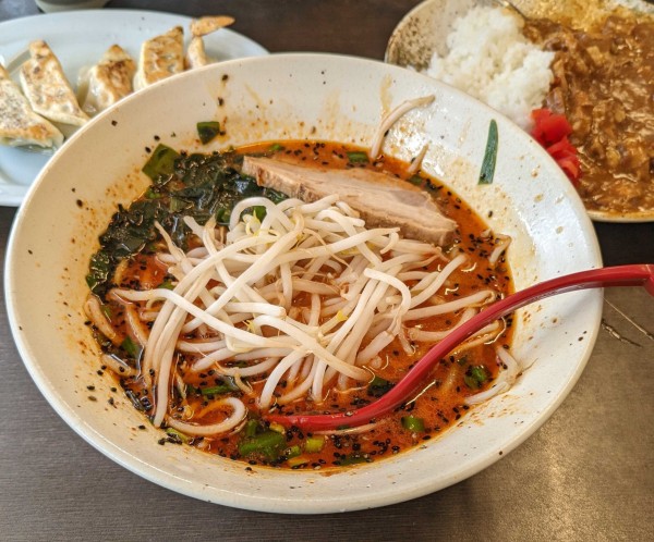 「カミナリラーメン 中辛」@あじ平ラーメン 東浦和店の写真