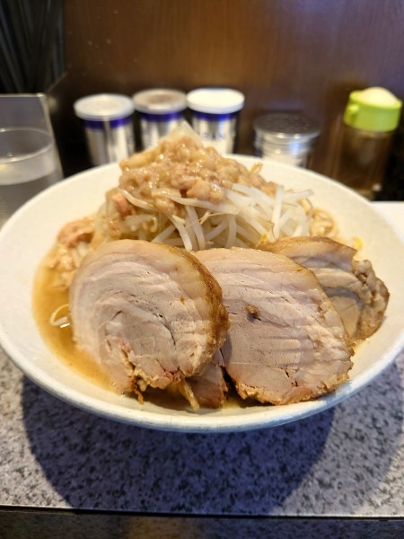 「塩大 豚＋2  野菜  ニンニク  アブラ」@ラーメン宮郎の写真