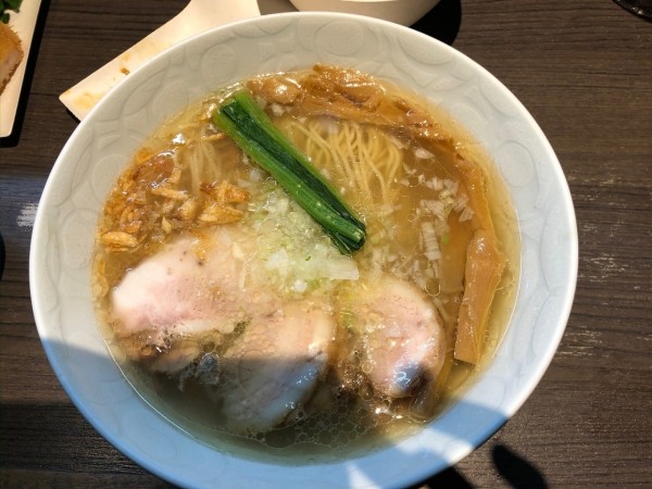 「塩らーめん」@支那そばや 本店の写真