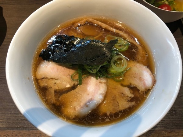 「醤油らーめん」@支那そばや 本店の写真