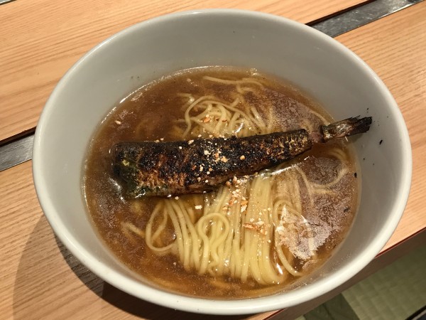 「炭火いわしの醤油らーめん　1000円」@おそうざいと煎餅もんじゃ さとうの写真