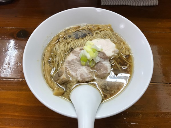 「醤油らぁ麺」@無化調煮干しらぁ麺 誠実の写真