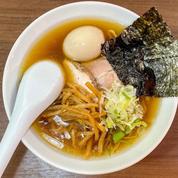 「煮干し中華そば ¥800 半熟柔々たまご ¥100」@煮干し中華そば 山形屋の写真