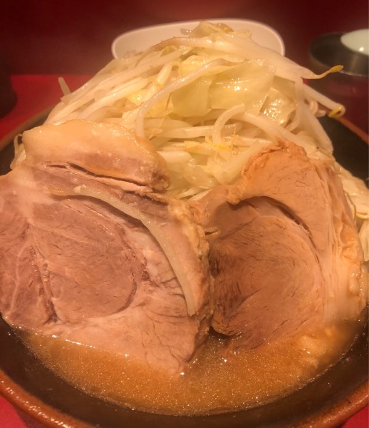 「ラーメンヤサイアブラ生卵　850＋50円」@ラーメン二郎 荻窪店の写真