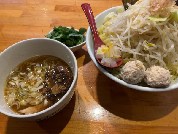 「しろぼしつけ麺(熱盛)900円+特盛150円+温野菜100円+パ」@つけ麺 しろぼしの写真