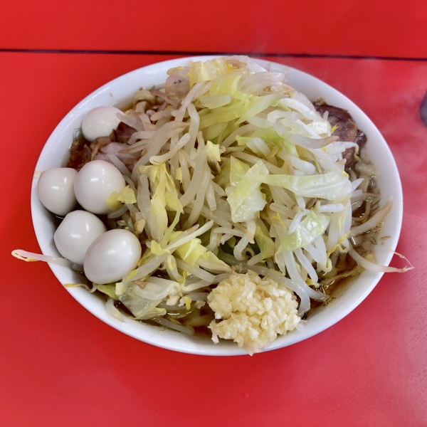「小ラーメン（少なめ、ニンニク）￥800＋うずら￥100」@ラーメン二郎 ひたちなか店の写真