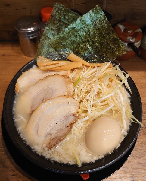 「特製ネギラーメン(塩、1190円)」@鶏・豚骨らーめん 水沢の写真