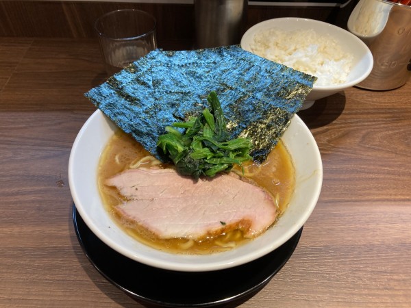 「ラーメン並」@横浜家系らーめん 輝道家 水道橋駅前店の写真