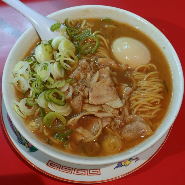 「中華そば(並)850円 + 味玉(クーポン利用)」@末廣ラーメン本舗 秋田山王本店の写真
