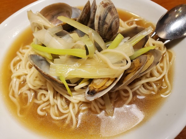 「あさりの煮込みそば１３７５円」@廣東厨房 鴻の写真