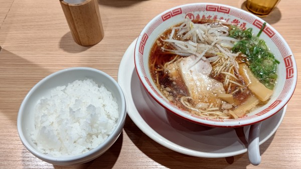 「黒中華+ライス」@中華そば 我馬 ekie広島店の写真