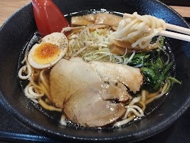 「上里醤油らーめん(830)」@蔵仕込らーめん KURA 上里SA店の写真