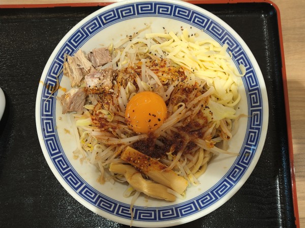 「湊生のまぜそば（中盛、ニンニクなし）」@景勝軒 スマーク伊勢崎店の写真