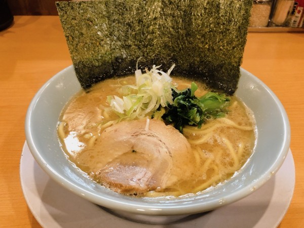 「豚骨醤油ラーメン（790円）」@横浜家系ラーメン 清六家 総本山の写真