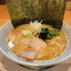 豚骨醤油ラーメン（790円）