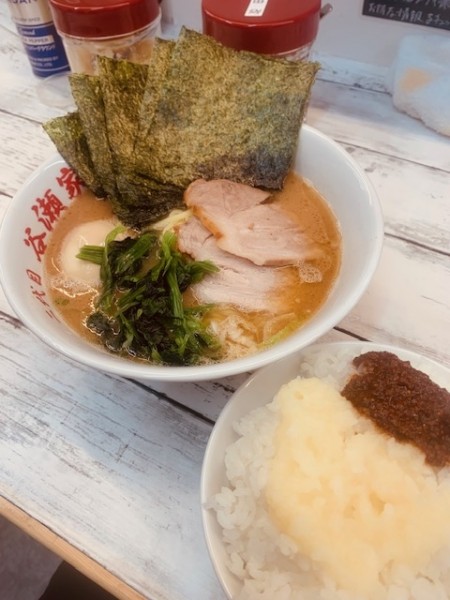 「特製らーめん（並） 850円　無料ライス」@二代目 谷瀬家の写真