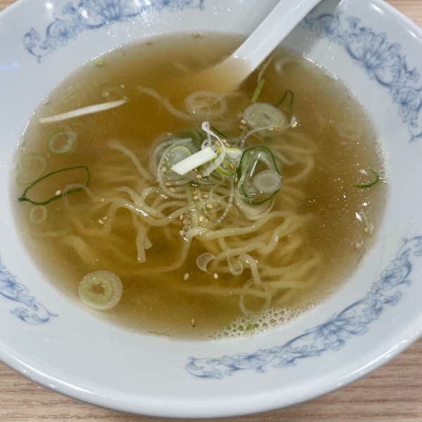 「素ラーメン 塩 0.5玉 360円」@ぎょうざの満洲 おおたモール店の写真