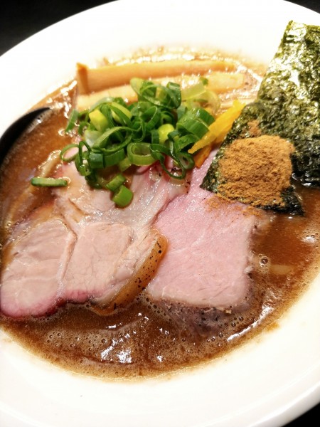 「豚骨魚介蕎麦」@百合の咲く場所の写真