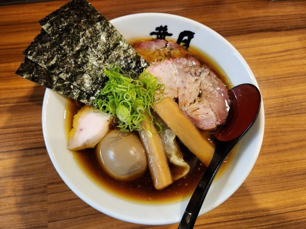 「醤油特ワンタン」@らぁめん 葉月の写真