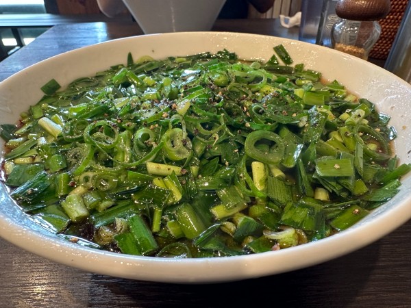 「香油青葱ニラそば900円 大盛100円」@中華蕎麦 瑞山（ZUIZAN）の写真