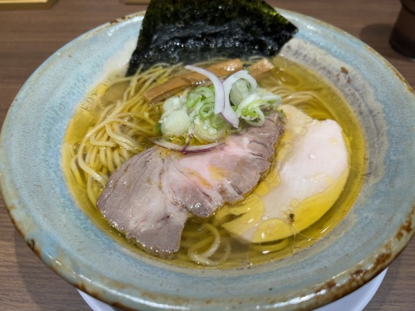 「塩らぁめん」@Homemade Ramen 麦苗 COREDO室町店の写真