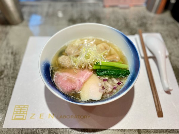 「白醤油中華そば 雲呑」@ZEN LABORATORYの写真