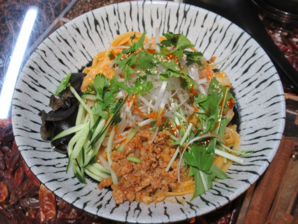 「汁なし担々麺（880円）」@刀削麺 大鵬 調布店の写真