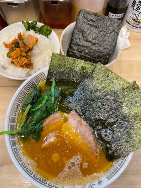 「裏むさらーめん　ライス大」@横浜ラーメン 裏武蔵家 西千葉本店の写真