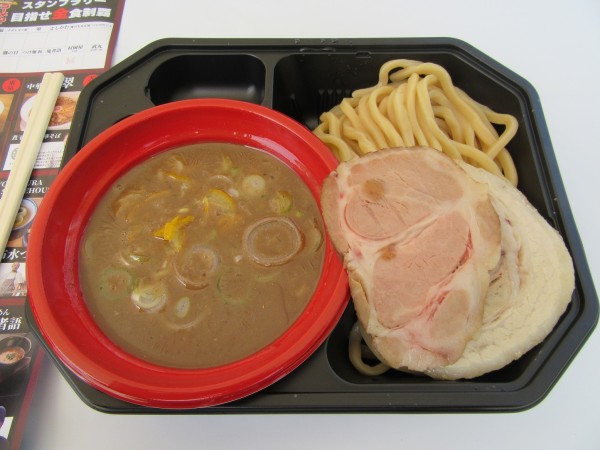 「村岡屋　超濃厚　豚骨魚介つけ麺（１０００円）」@ラーメン万博2023 in TSUCHIURAの写真