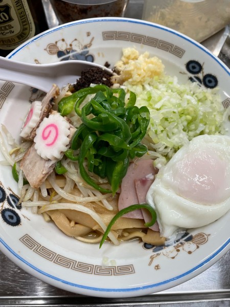 「五目油そば 半熟卵変更」@中華そば みたかの写真