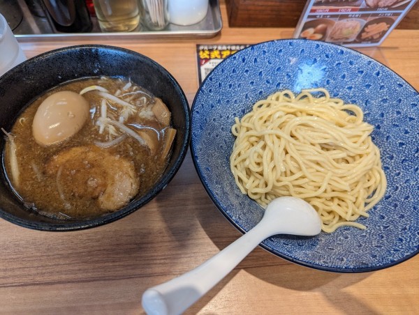 「煮干し醤油つけ麺味玉930円」@創作らーめん 小川流 八王子みなみ野店の写真
