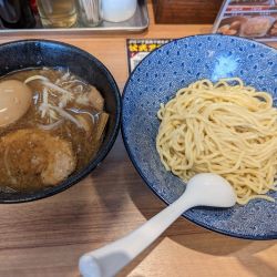 煮干し醤油つけ麺味玉930円