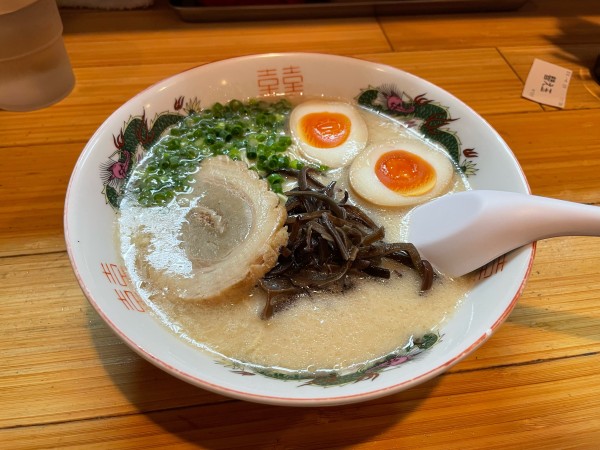 「博多豚骨ラーメン + 味玉 + 替え玉」@コハクノトキの写真