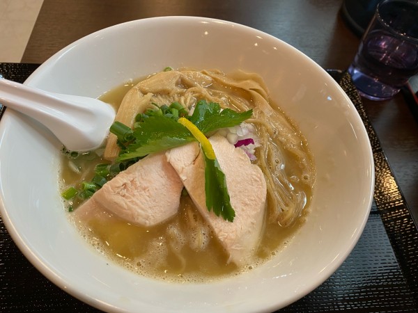 「鶏白湯らぁ麺大盛り950円」@麺処 黒の写真