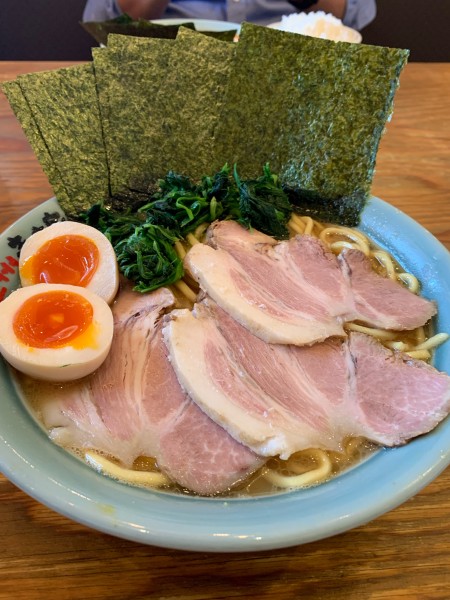 「特製大、のり、ほうれん草トッピング、硬め、濃いめ、油多め」@横浜らーめん青木家の写真