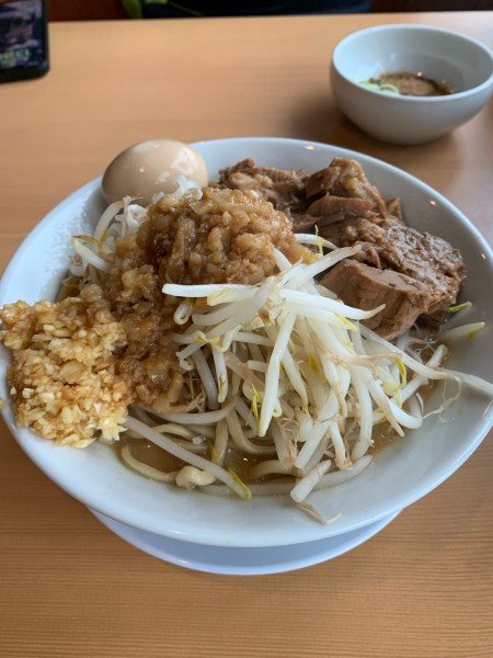 「特製ラーメン大盛、野菜小、脂大、にんにく大」@らーめん たん二郎の写真