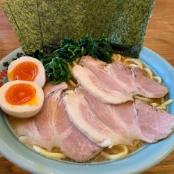 特製大、のり、ほうれん草トッピング、硬め、濃いめ、油多め