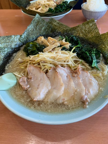「ネギチャーシュー大盛、のり、ほうれん草トッピング」@ラーメンショップ 足利50号店の写真