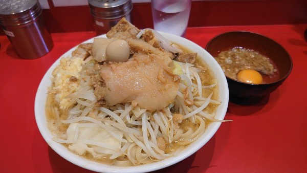 「ラーメン/脂生卵」@麺屋HEROの写真