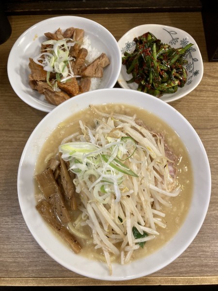 「味噌ラーメン+ミニ豚丼(辛)+ニラキムチ」@味噌麺処 田坂屋の写真