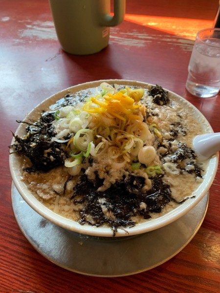 「チャーシュー麺大、黒バラ、玉ねぎ、無料柚子、大脂」@らーめん処 潤 宮内店の写真