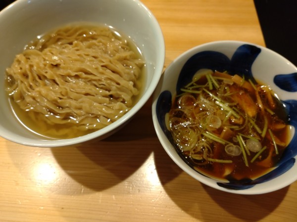 「つけ麺（手もみ平打ち麺変更）　１１００円」@自家製麺 ロビンソンの写真