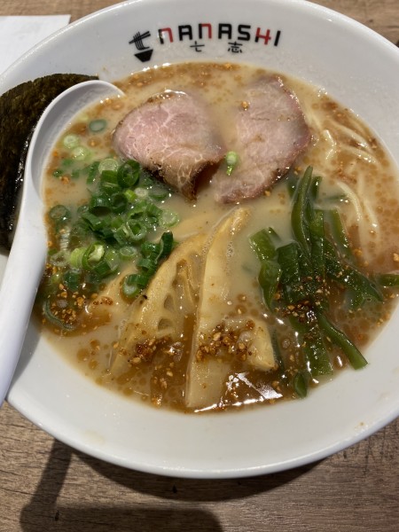 「七志ラーメン」@七志 町田店の写真