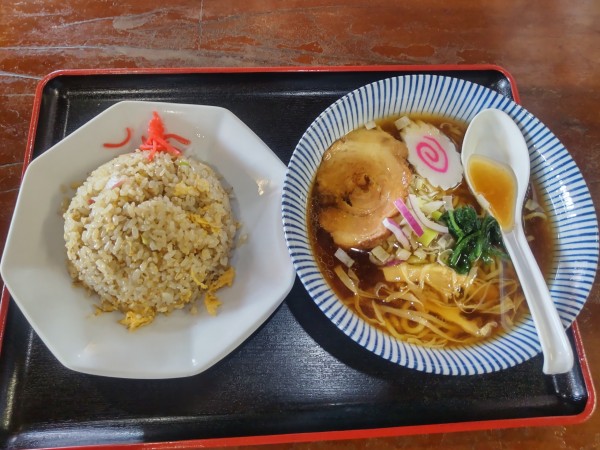 「Aセット(川越醤油ラーメン半チャーハン)1000円」@麺屋 芽ぶきの写真
