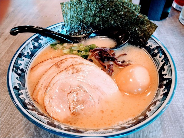 「得製らぁめん　白　(¥1080)」@濃厚豚骨専門店 麺屋SEGODON 市原国分寺店の写真