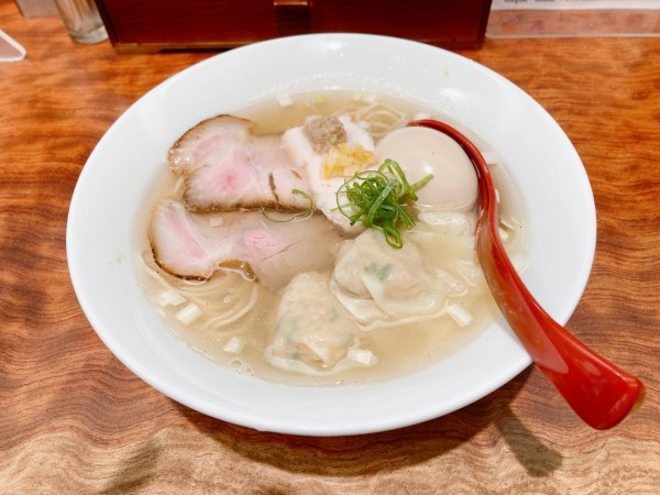 「特製塩そば 1280円」@三馬路 東京店の写真