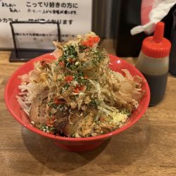 ソースブタメン 中